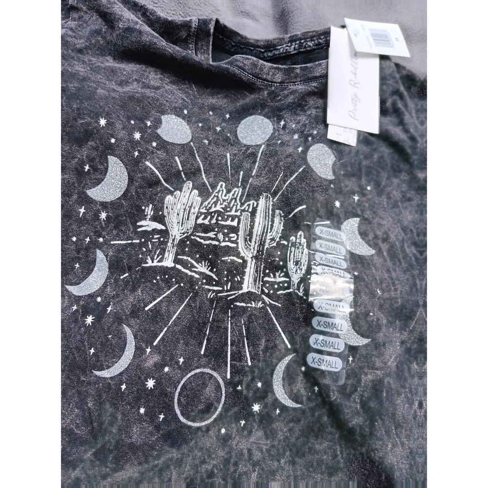 Pretty Rebellious XS Black Gray Celestial Desert Moon Graphic Tee NWT - Picture 4 of 5